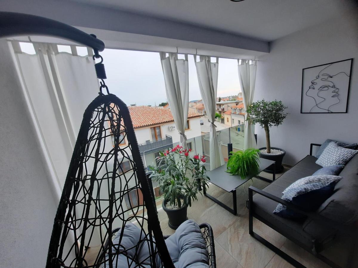 Enjoy Pula - New Apt With Terrace And Free Parking Garage Bagian luar foto